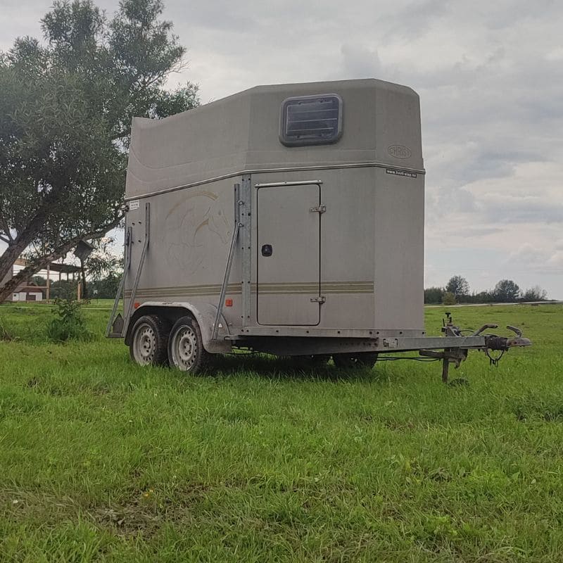 žirgų transportavimo priekaba